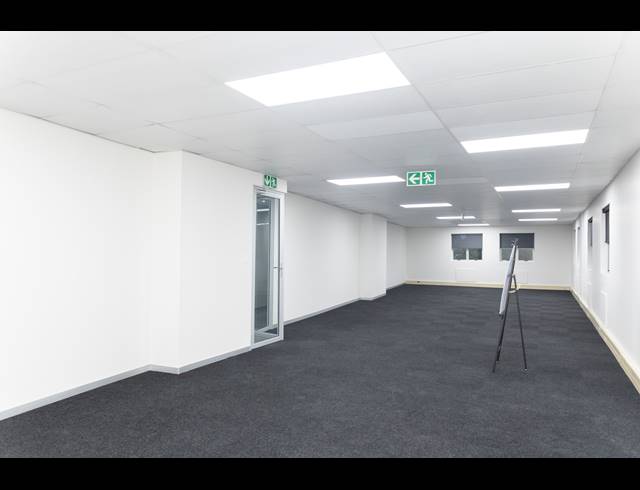 88M² OFFICE TO LET IN VORNA VALLEY